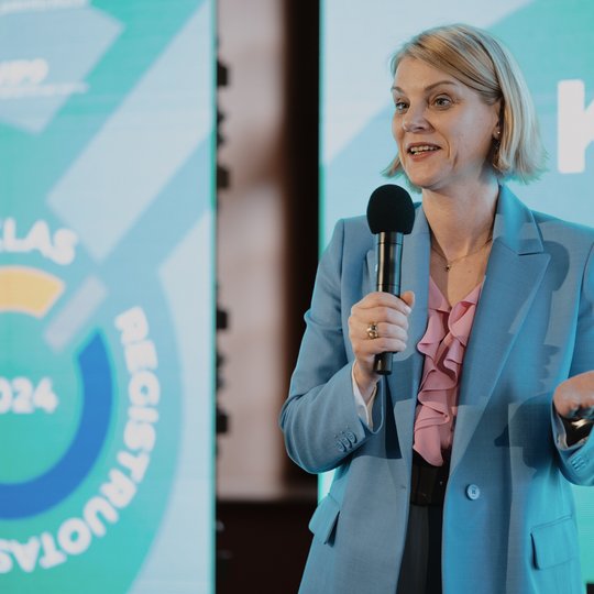 Apdovanojimų akimirka.